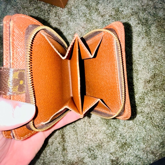 Louis Vuitton Wallet - Picture 8 of 9